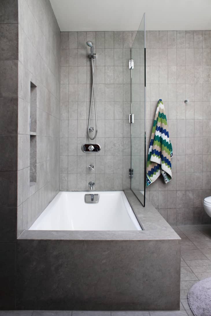 Bathtub and changer combo outlet